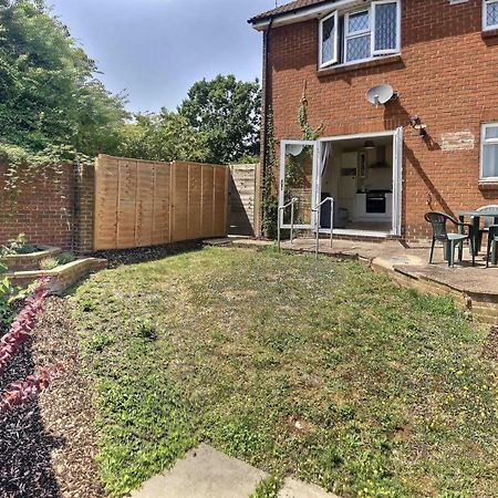 Home-From-Home - Self Catering Garden Apartment, Waterlooville Extérieur photo