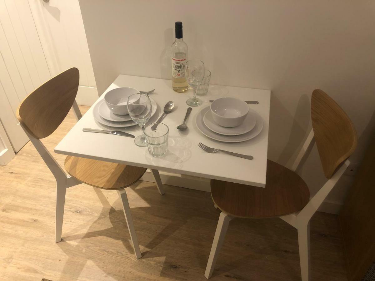 Home-From-Home - Self Catering Garden Apartment, Waterlooville Extérieur photo