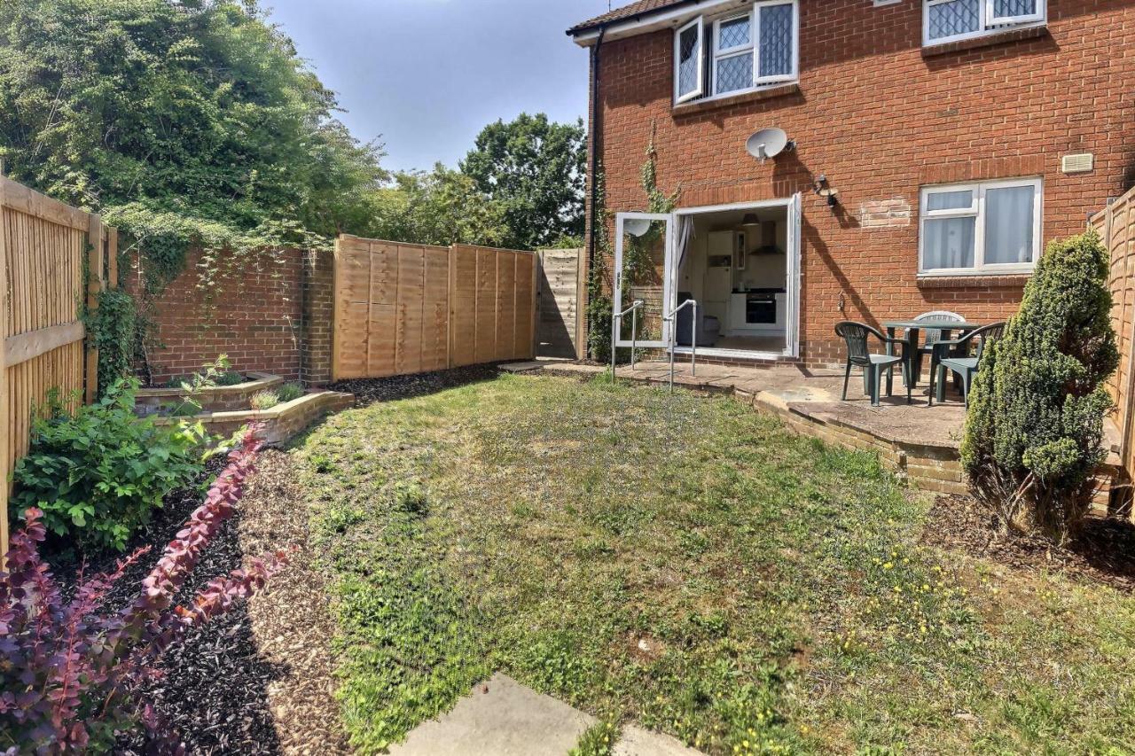 Home-From-Home - Self Catering Garden Apartment, Waterlooville Extérieur photo