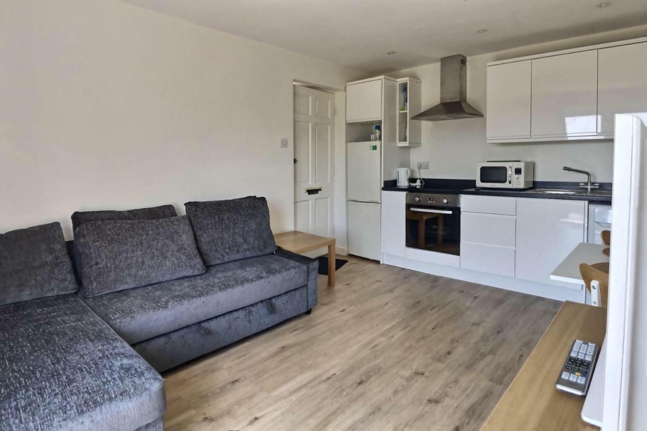 Home-From-Home - Self Catering Garden Apartment, Waterlooville Extérieur photo