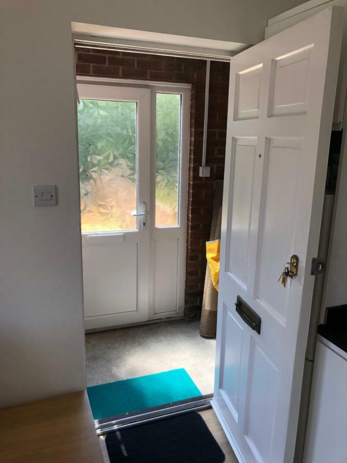 Home-From-Home - Self Catering Garden Apartment, Waterlooville Extérieur photo