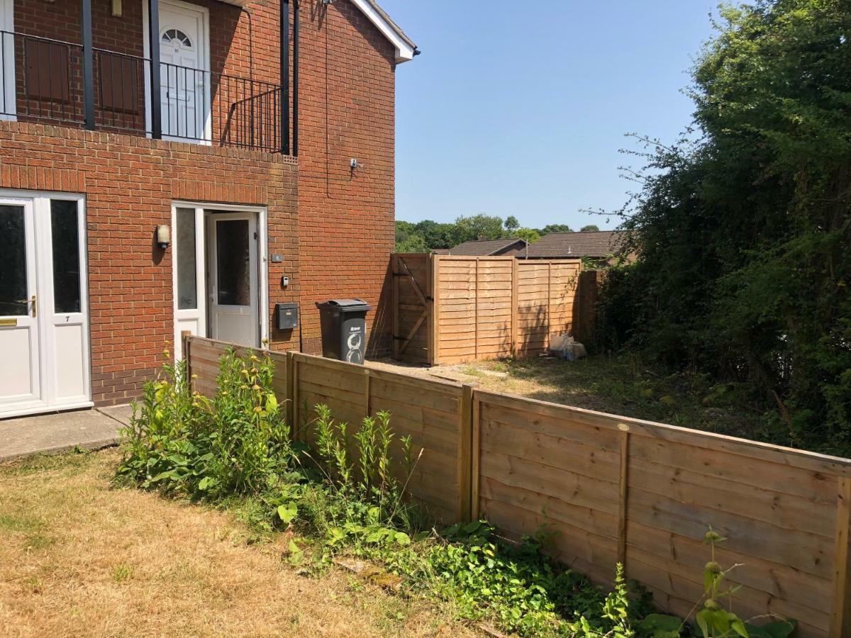 Home-From-Home - Self Catering Garden Apartment, Waterlooville Extérieur photo