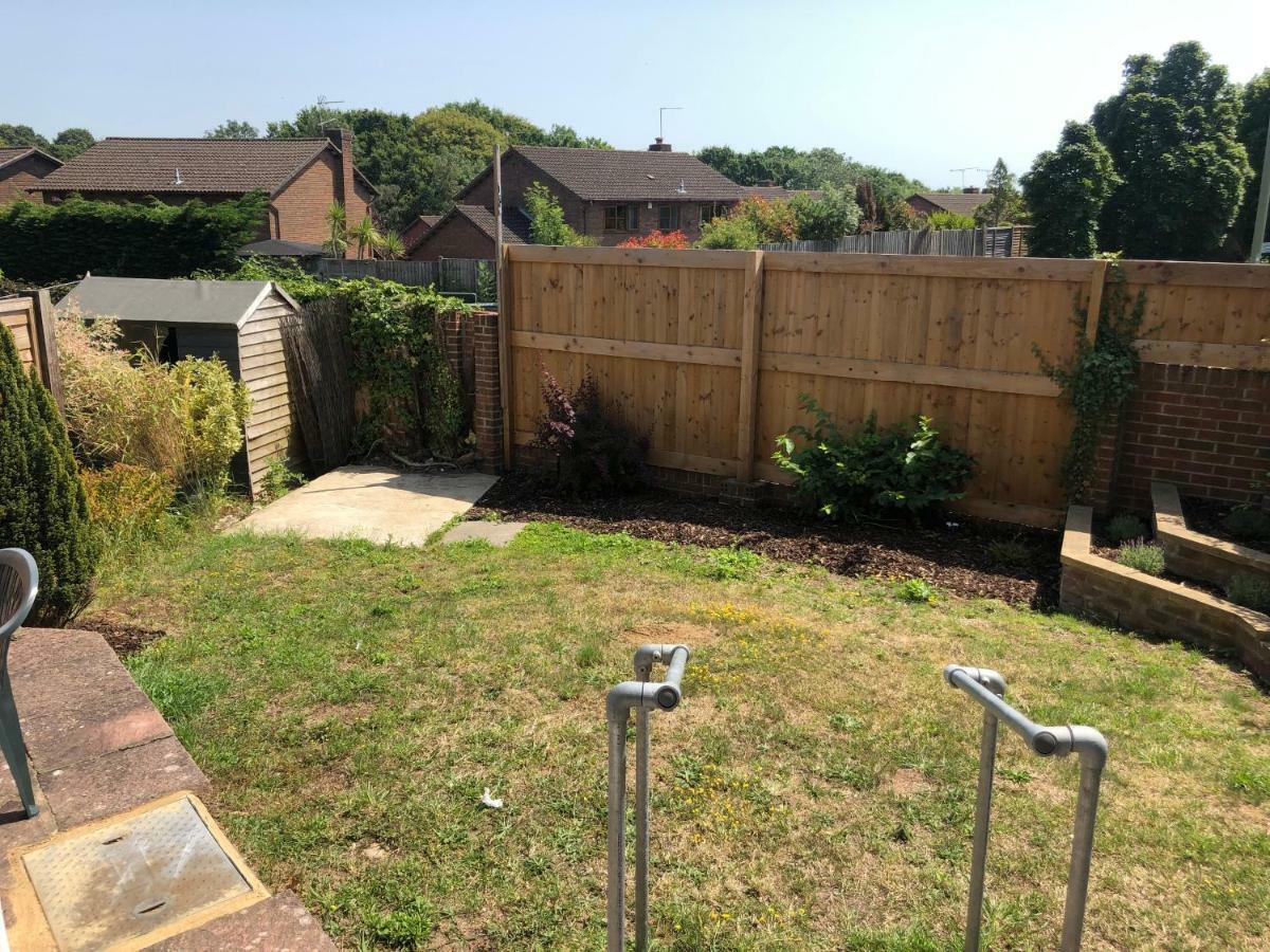 Home-From-Home - Self Catering Garden Apartment, Waterlooville Extérieur photo