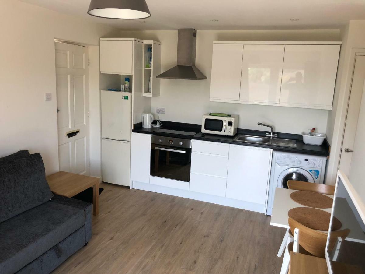 Home-From-Home - Self Catering Garden Apartment, Waterlooville Extérieur photo