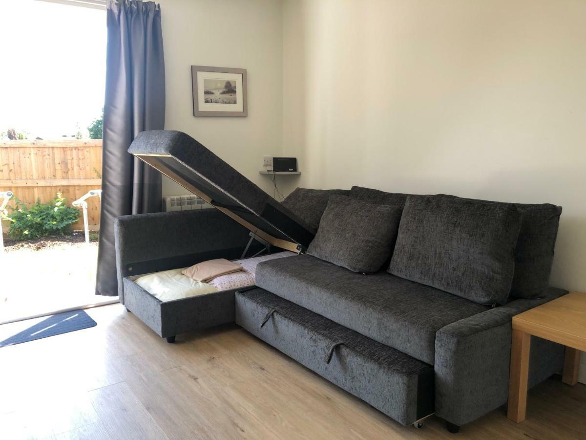 Home-From-Home - Self Catering Garden Apartment, Waterlooville Extérieur photo