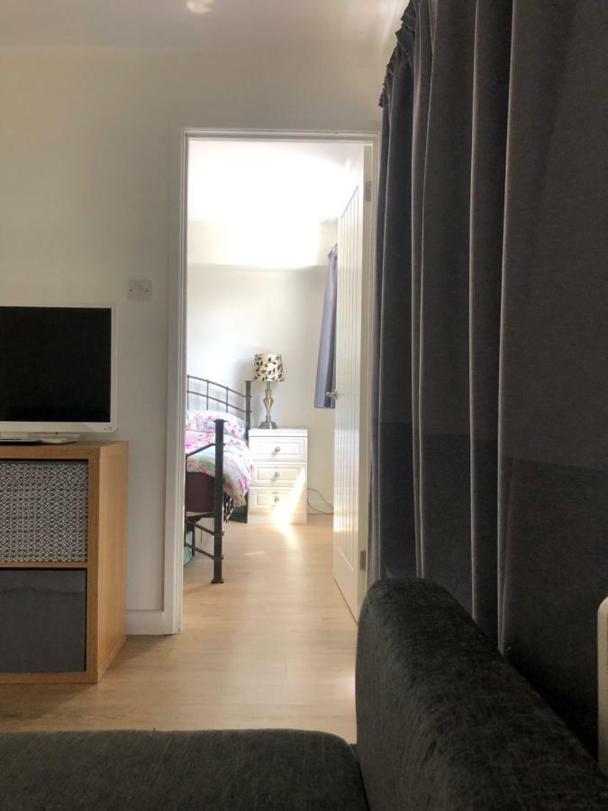 Home-From-Home - Self Catering Garden Apartment, Waterlooville Extérieur photo